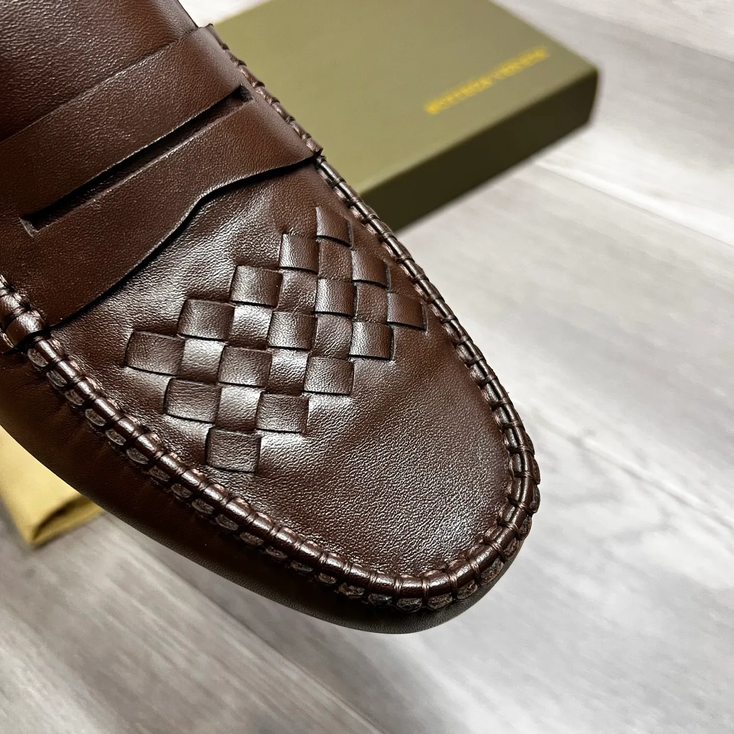 Factory price 480 BV〰️Purely handmade classic men's beanie shoes👉👉driving shoes, slip-on shoes, woven with cowhide imported from Italy, 💕water-dyed cowhide lining, 🔊original outsole, waterproof platform design, comfortable on the feet. A good choice for traveling and driving, two colors available, code number: 38-44, (45 can be customized)